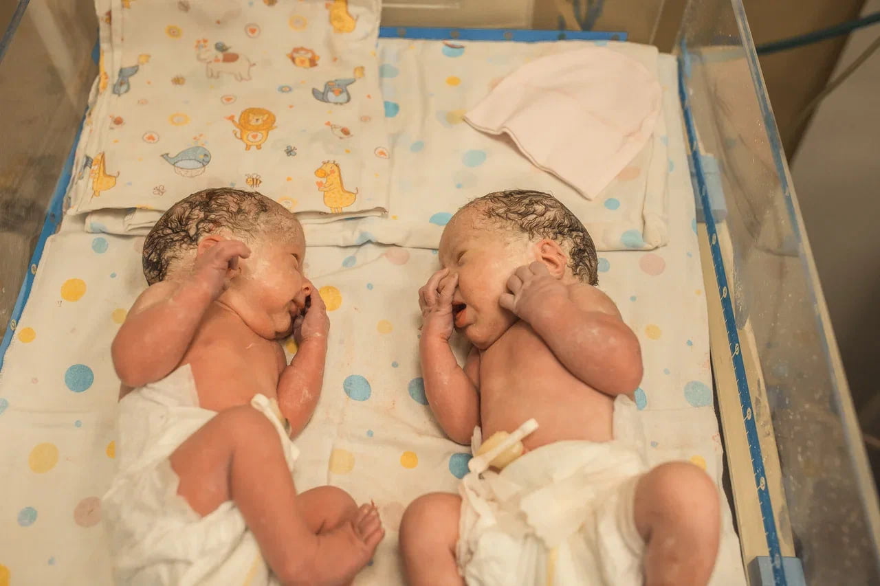 Наталья Киптилая в 42 года стала мамой редких близнецов